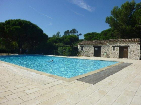 GASSPON - Golfe de St-Tropez - Mazet dans domaine privé avec piscine et tennis
